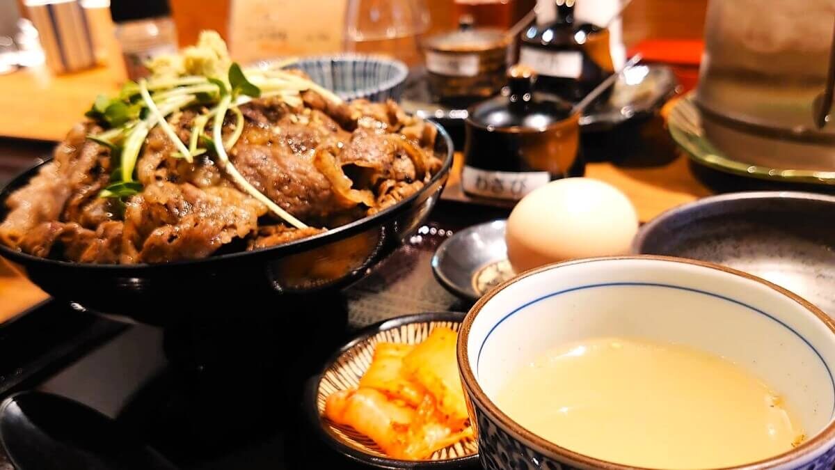 肉の炭火焼と土鍋ごはん HANA美野島
