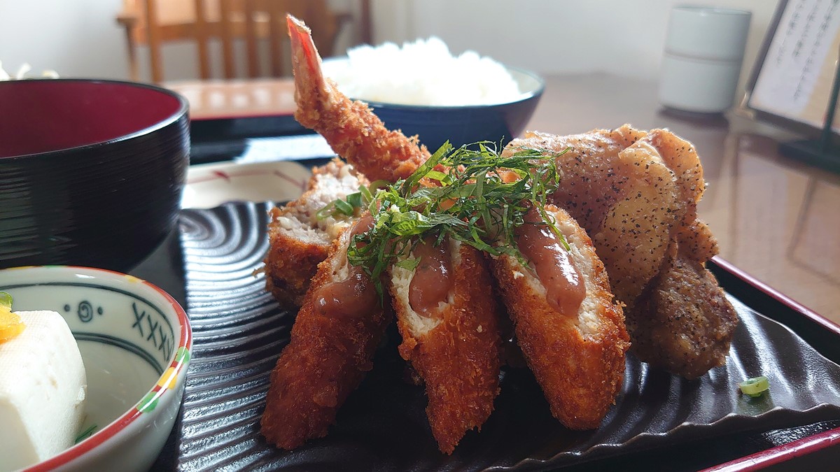 手作りのかにコロッケおやじの味 ひさや